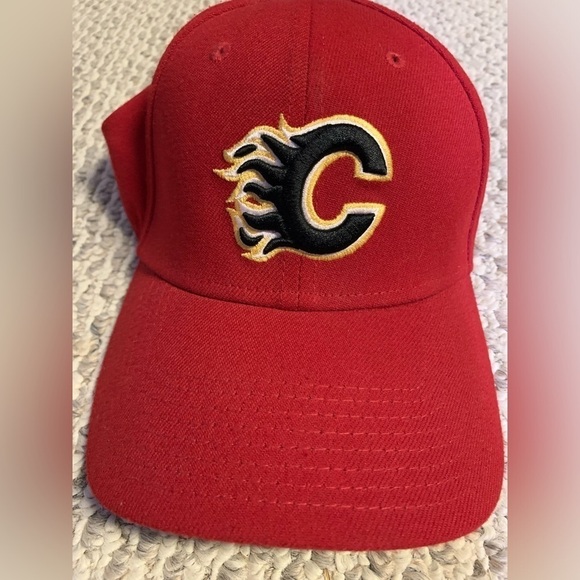 Calgary Flames hat - Picture 1 of 4